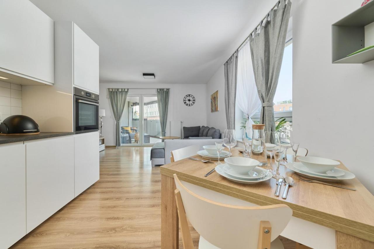 Spacious Apartment With Balcony Near The Slavic Hill Wroclaw By Renters Prestige المظهر الخارجي الصورة