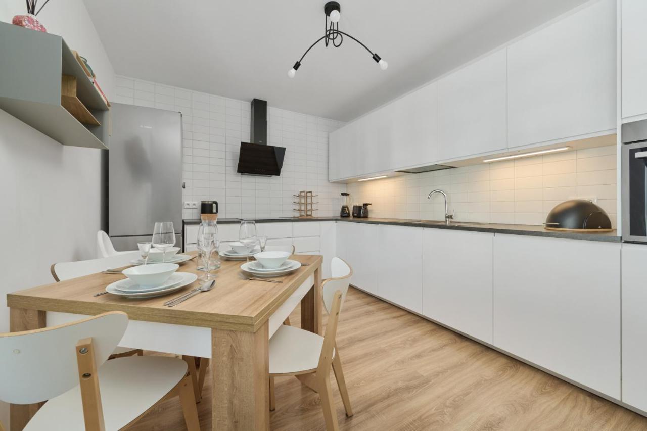 Spacious Apartment With Balcony Near The Slavic Hill Wroclaw By Renters Prestige المظهر الخارجي الصورة