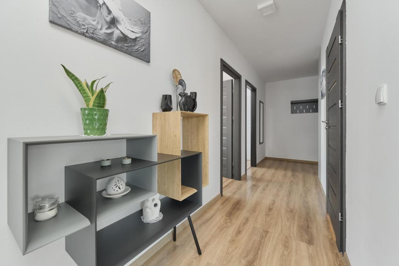 Spacious Apartment With Balcony Near The Slavic Hill Wroclaw By Renters Prestige المظهر الخارجي الصورة