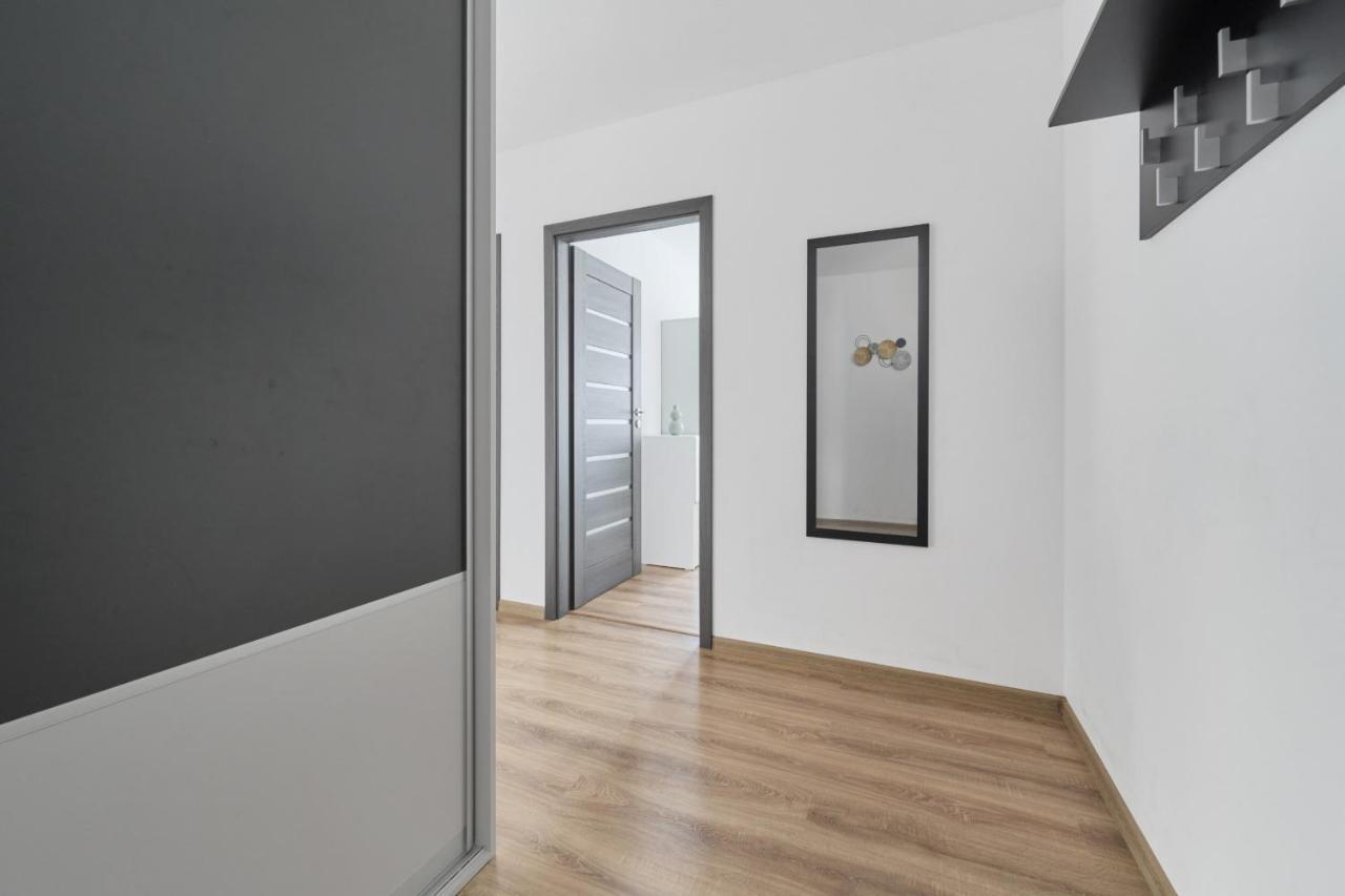 Spacious Apartment With Balcony Near The Slavic Hill Wroclaw By Renters Prestige المظهر الخارجي الصورة