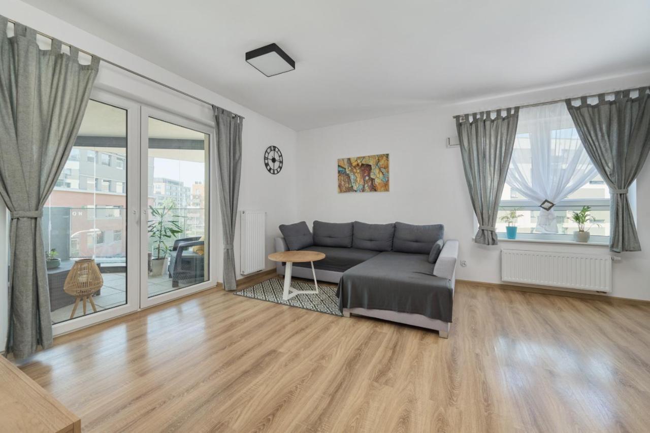 Spacious Apartment With Balcony Near The Slavic Hill Wroclaw By Renters Prestige المظهر الخارجي الصورة