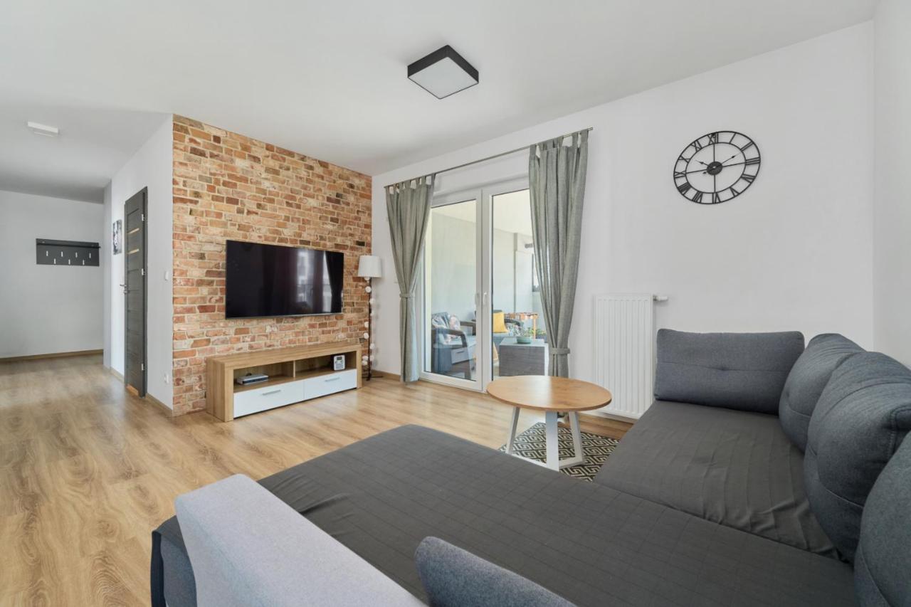 Spacious Apartment With Balcony Near The Slavic Hill Wroclaw By Renters Prestige المظهر الخارجي الصورة